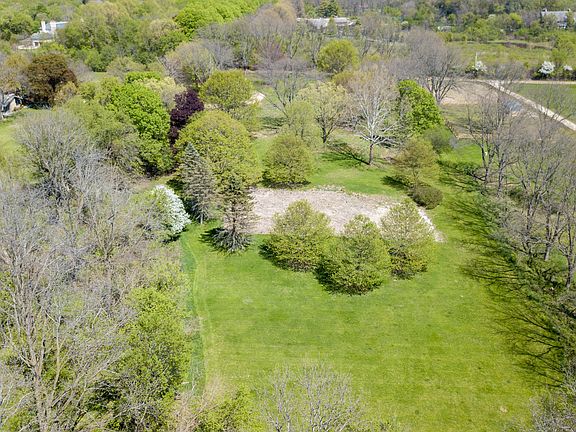 4th image of 42 Valley Dr