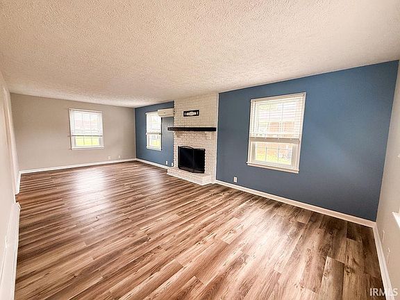 5th image of 2117 N Carriage Ln