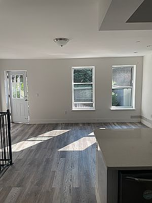 3rd image of 10 E 128th St #1