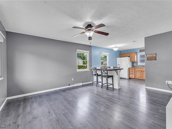 5th image of 343 Karen Dr