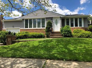544 Cedarwood Dr, Cedarhurst, NY 11516