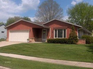 1204 Fox Point Dr, Waukesha, WI 53189