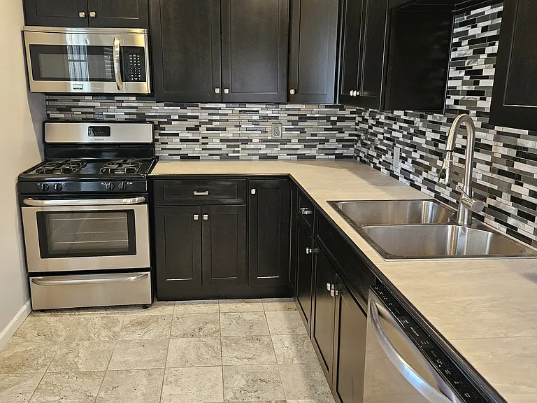 9 Ring St #9 — Photo 1