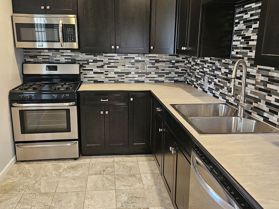 1st image of 9 Ring St #9