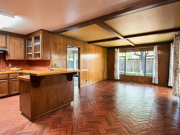 4th image of 20032 Rodrigues Ave #20032
