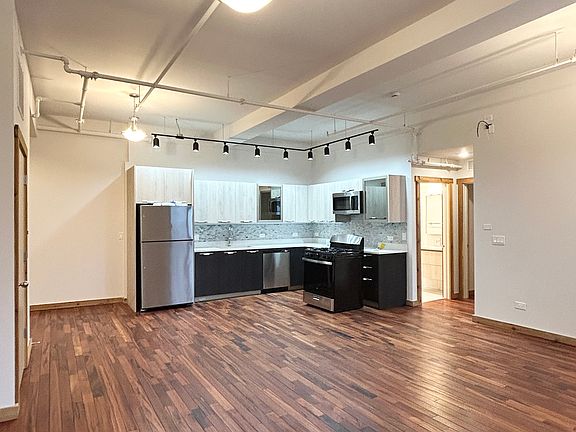 3rd image of 4600 S Ellis Ave #206