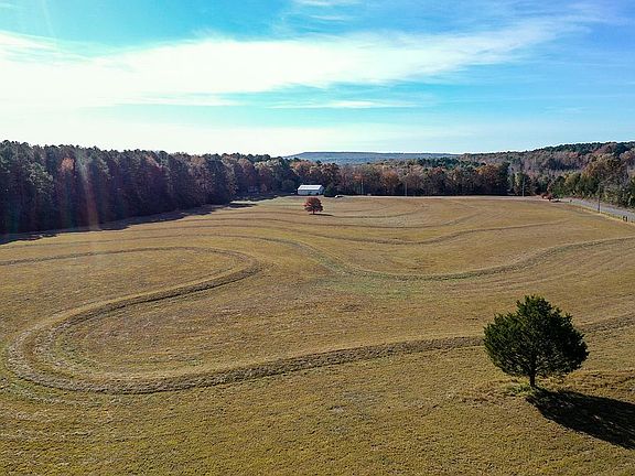 5th image of 303 Burnett Rd