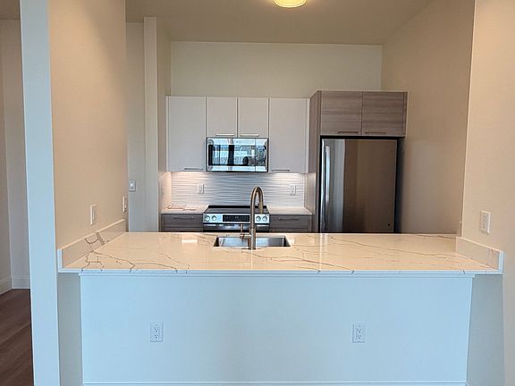 5th image of 1077 Commonwealth Ave #242D