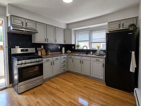 3rd image of 525 25th Ave