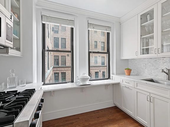4th image of 455 E 51st St #2D