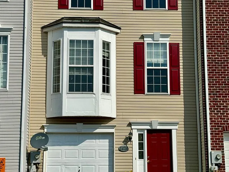 2424 Wynfield Ct — Photo 1
