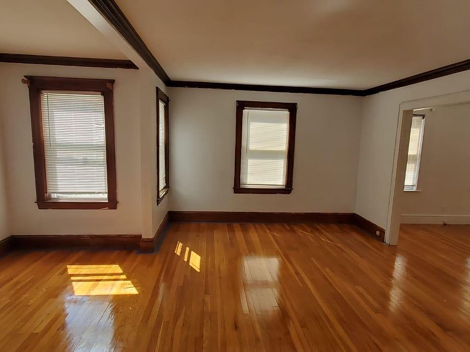 1st image of 60 E Elm Ave
