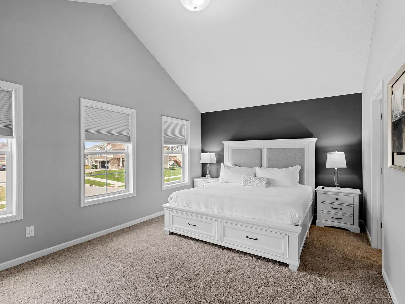 5 bed, 2594 sqft, $5,800 — Photo 3