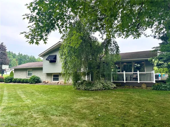 2274 Westview Dr, Cortland, OH 44410