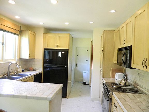 3rd image of 887 Paseo Ferrelo