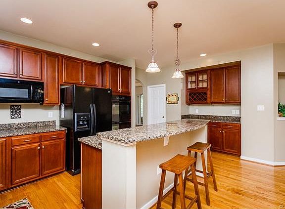 5th image of 9517 Stone Spring Dr