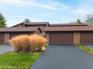 9923 Amanda Ln, Algonquin, IL 60102