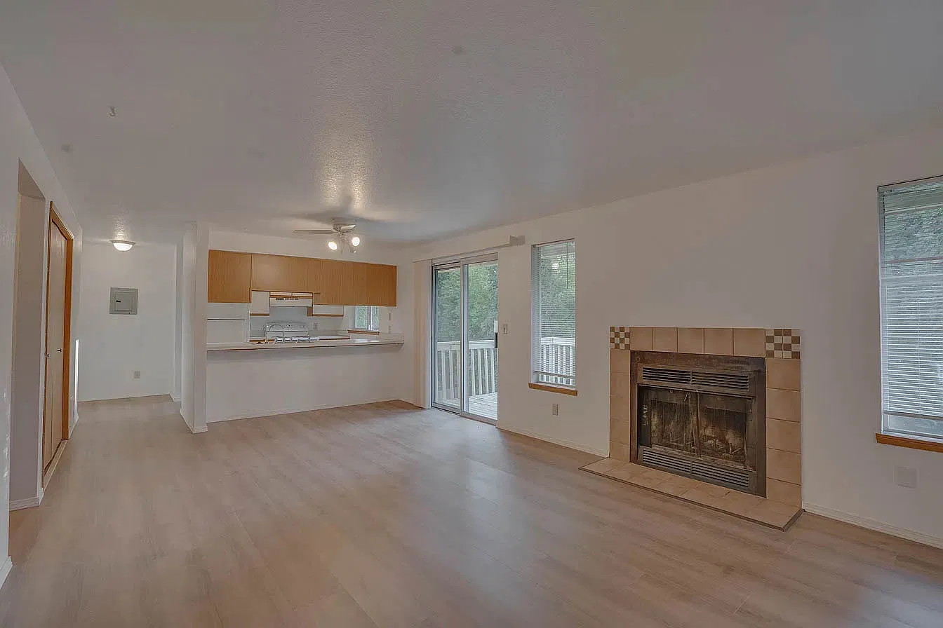 2 bed, 810 sqft, $2,050 — Photo 3