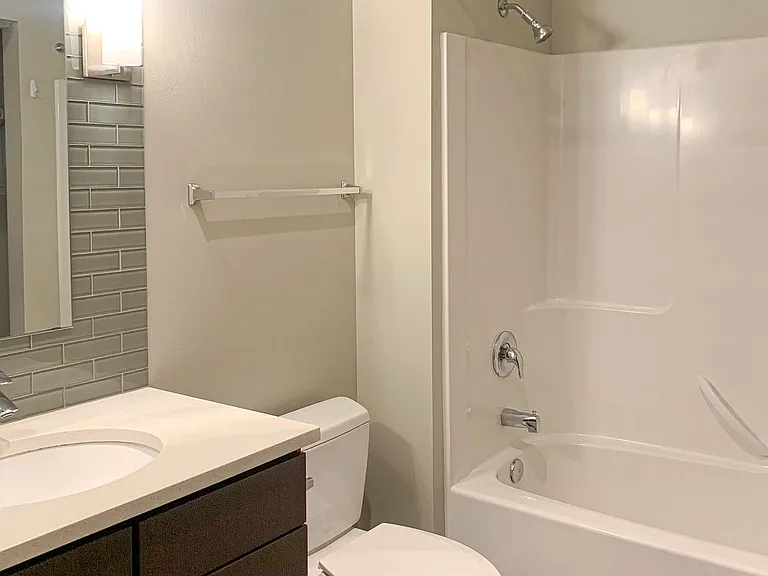 2400 E Boston St — Photo 10