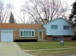 779 Sussex Ln, Crystal Lake, IL 60014
