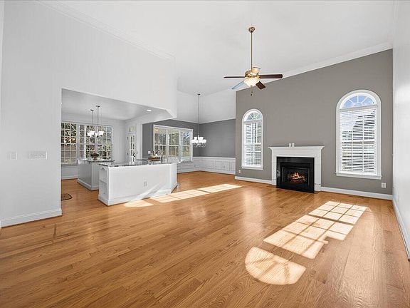 3rd image of 8 Larkspur Ct