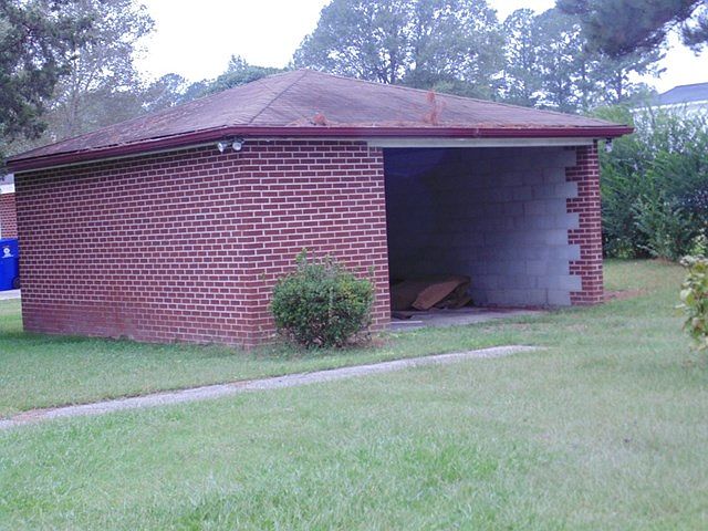 2nd image of 621 West St N