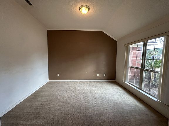 3rd image of 219 Wentworth Way