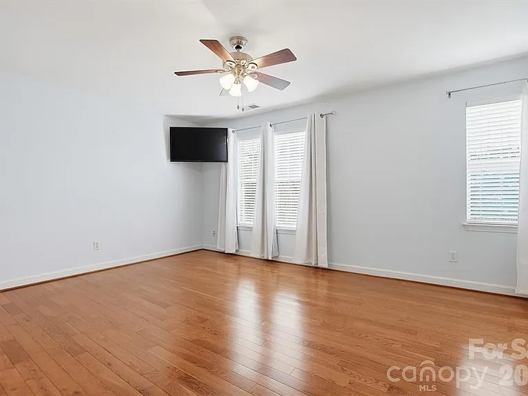 19512 Topgallant Dr — Photo 29