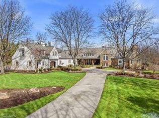 809 Village Trl, Gates Mills, OH 44040