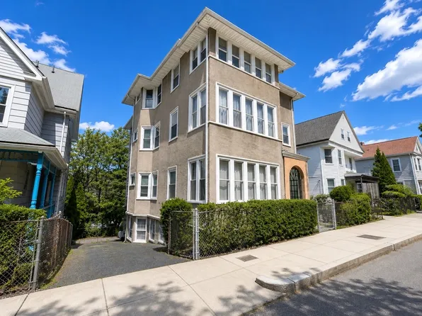 36 Wenham St, Jamaica Plain, MA 02130