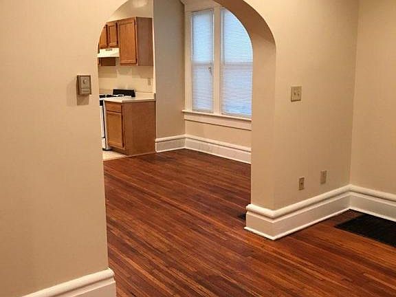 2nd image of 2386 1/2 Indianola Ave