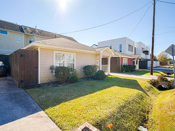 3rd image of 906 W 9th St