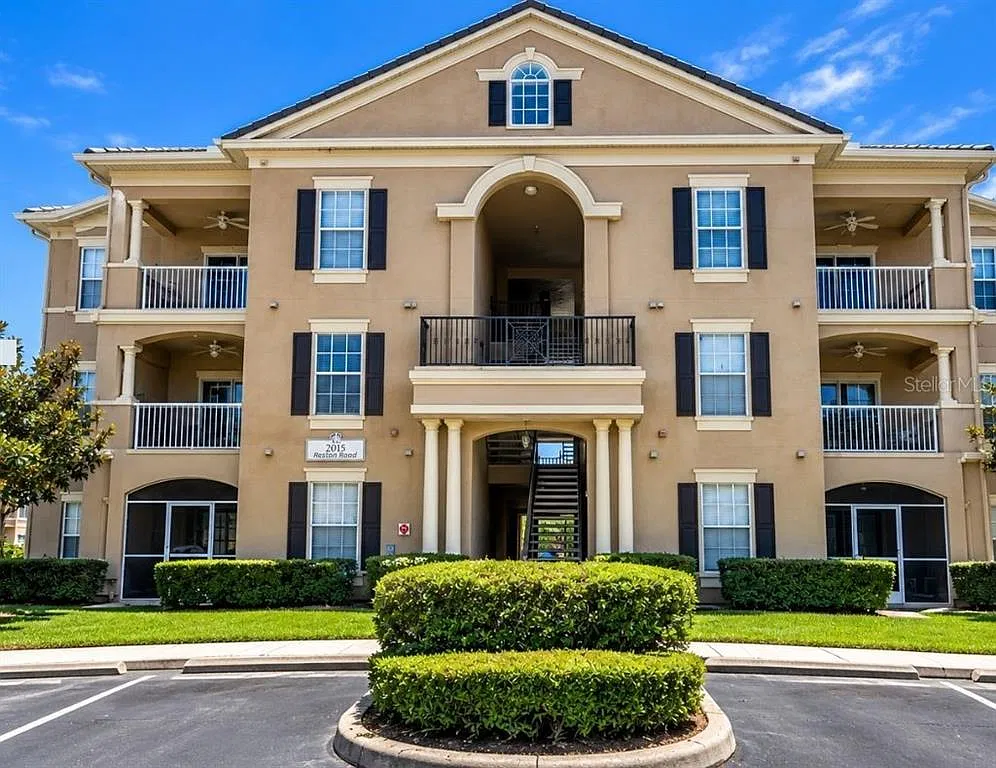 2 bed, 2.0 bath, 1041 sqft, $1,975 — Photo 1