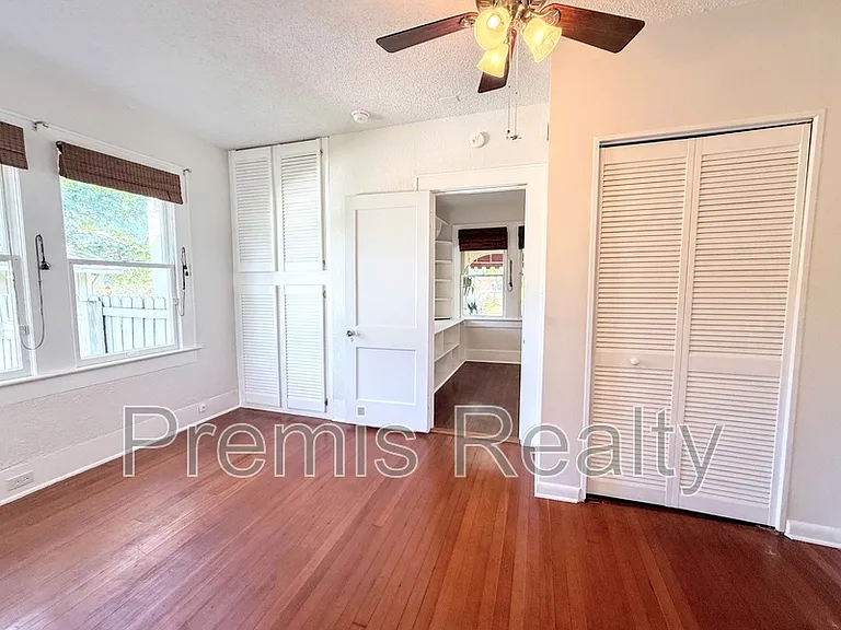 1103 Charles St — Photo 16