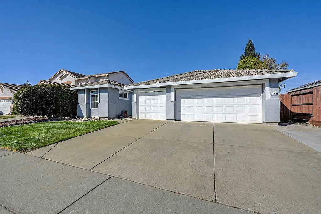 238 Saint Tropez Ln — Photo 4