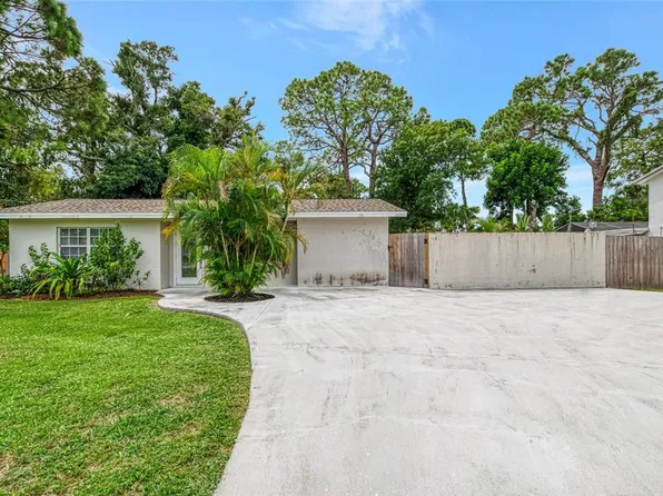 2136 Brueckner Dr, Sarasota, FL 34231