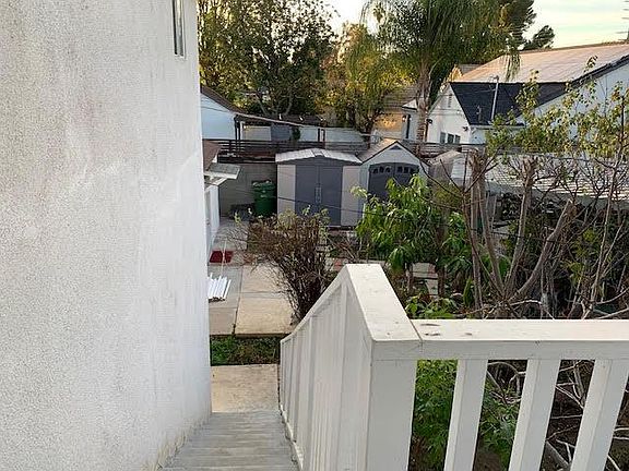 3rd image of 13846 Magnolia Blvd