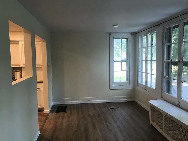 10821 Main St #3 — Photo 3