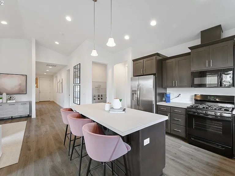 121 W 17th St — Photo 14