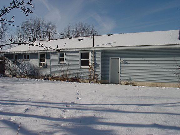 3rd image of 224 117th Ln NE