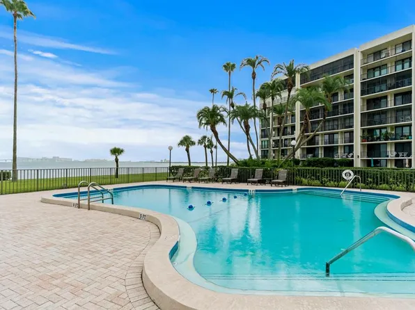 100 Oakmont Ln APT 105, Belleair, FL 33756