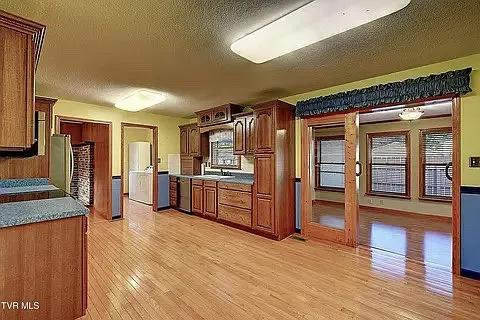 129 Camelot Ct — Photo 14