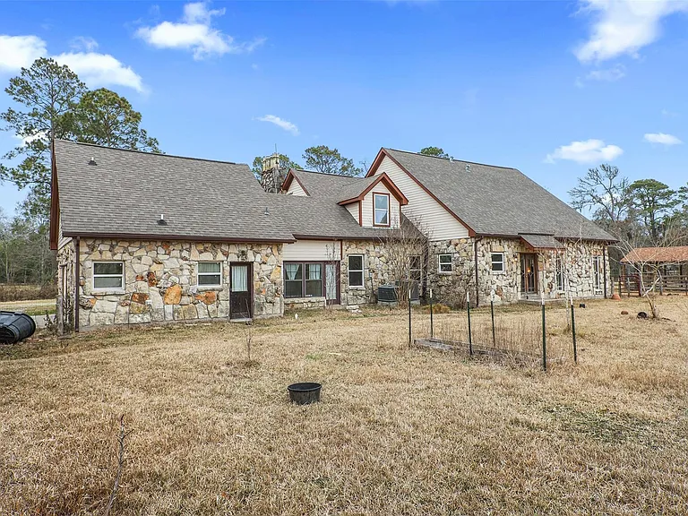 9009 Lazy Ln — Photo 35