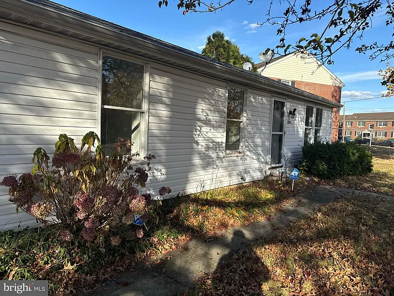 7507 Broad St — Photo 2