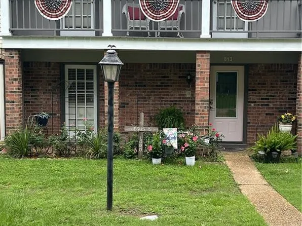 813 Parkway Dr, Natchitoches, LA 71457