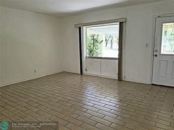 3rd image of 829 SW 20th St