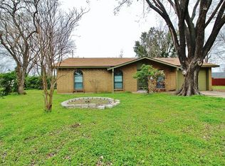 2801 W Springdale Cir, Grand Prairie, TX 75052