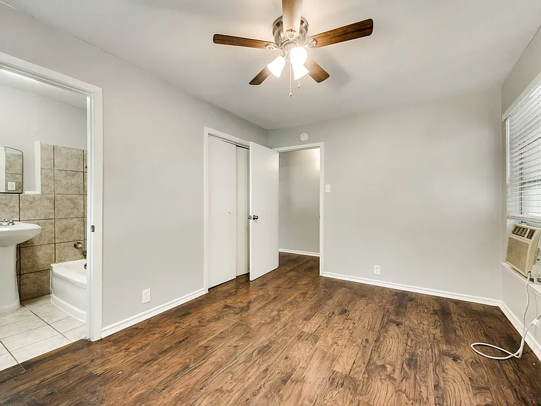 4602 Swiss Ave — Photo 16