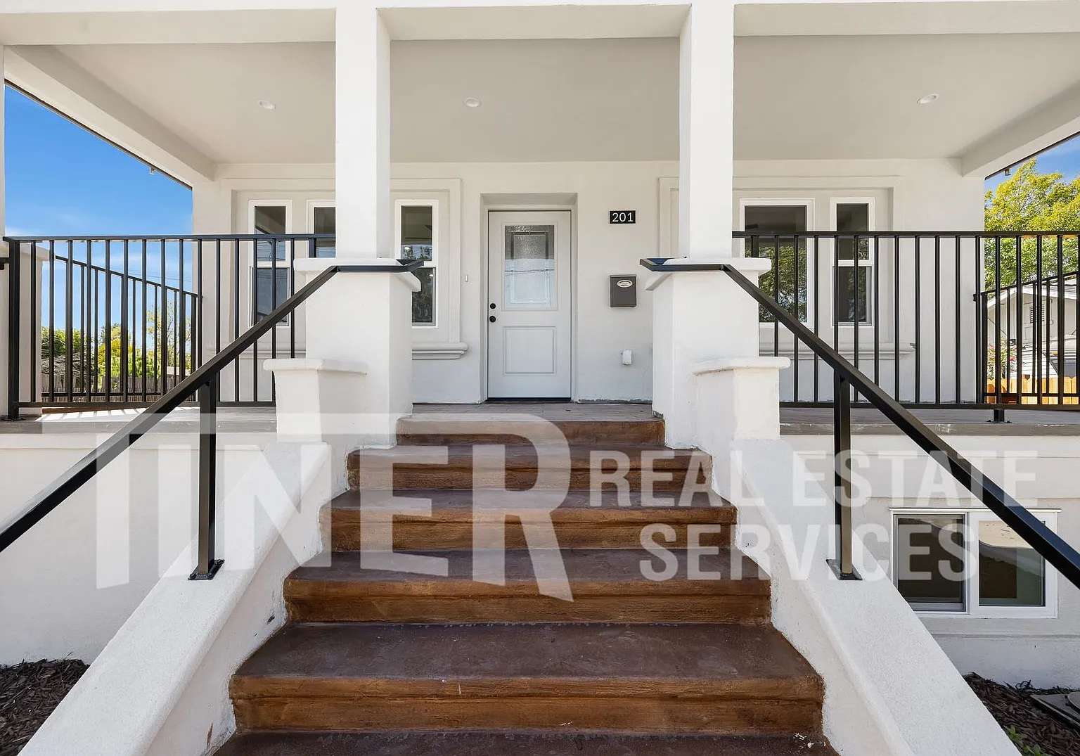 201 Fig St - Tier 2 - Modern Craftsman Living in Roseville — Photo 2