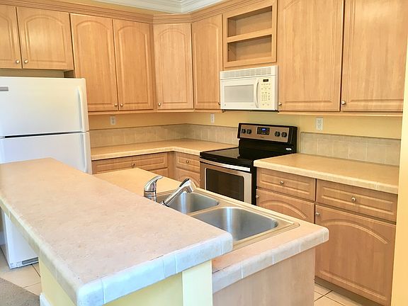4th image of 107 Oak Terrace Dr